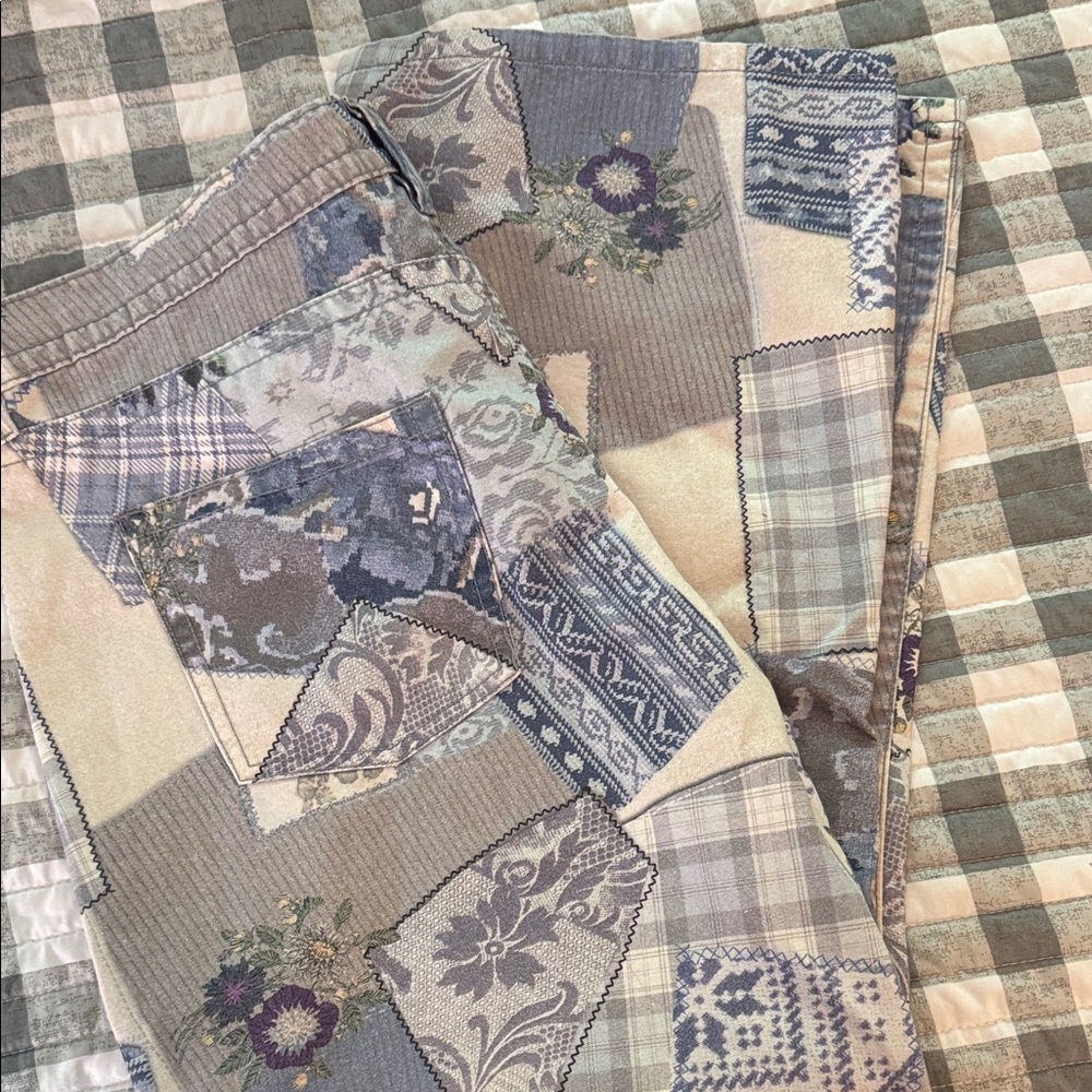 Urban Outfitters BDG Lavender and Light Blue Patchwork Floral Jeans NWT 33 - Picture 6 of 6